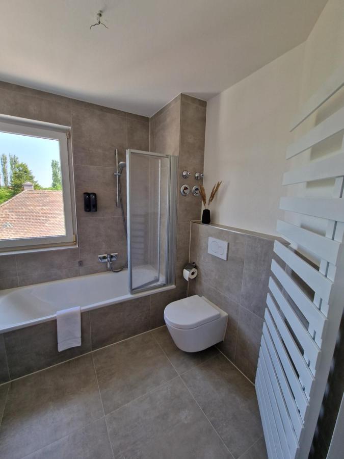 C4S Come4Stay Altoetting - 3-Zi Whg I Zentrale Lage I Parkplatz I Balkon I Wifi I Smarttv I 1 Kingsize, 1 Queensize Bett I Office Arbeitsplatz I Wohnbereich Mit Couch Und Essbereich I Voll Ausgestattete Kueche I Nespresso المظهر الخارجي الصورة