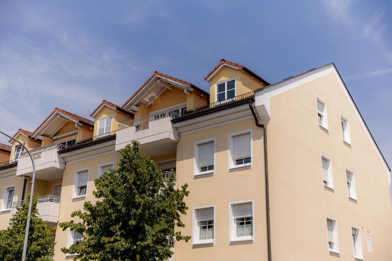 C4S Come4Stay Altoetting - 3-Zi Whg I Zentrale Lage I Parkplatz I Balkon I Wifi I Smarttv I 1 Kingsize, 1 Queensize Bett I Office Arbeitsplatz I Wohnbereich Mit Couch Und Essbereich I Voll Ausgestattete Kueche I Nespresso المظهر الخارجي الصورة