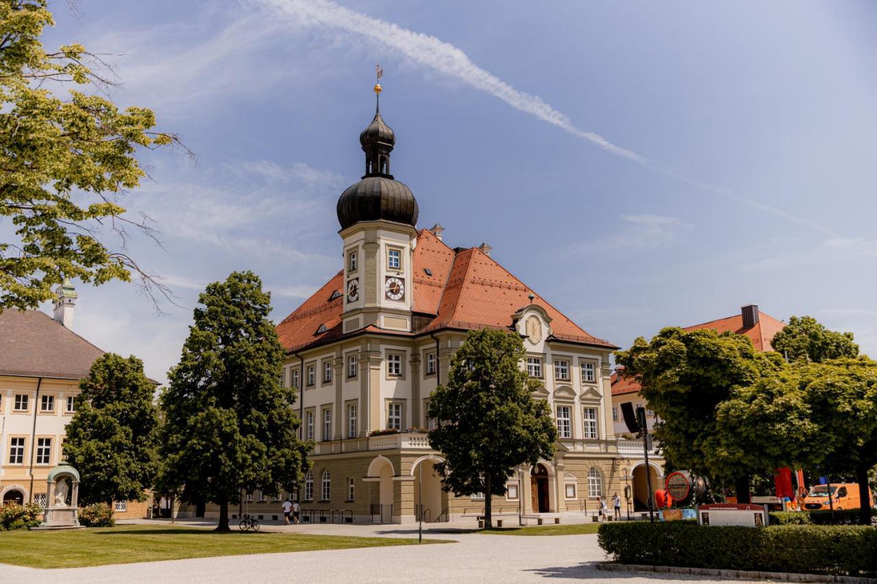 C4S Come4Stay Altoetting - 3-Zi Whg I Zentrale Lage I Parkplatz I Balkon I Wifi I Smarttv I 1 Kingsize, 1 Queensize Bett I Office Arbeitsplatz I Wohnbereich Mit Couch Und Essbereich I Voll Ausgestattete Kueche I Nespresso المظهر الخارجي الصورة