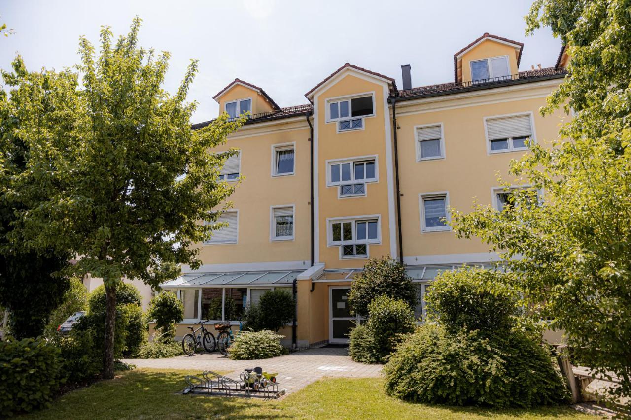 C4S Come4Stay Altoetting - 3-Zi Whg I Zentrale Lage I Parkplatz I Balkon I Wifi I Smarttv I 1 Kingsize, 1 Queensize Bett I Office Arbeitsplatz I Wohnbereich Mit Couch Und Essbereich I Voll Ausgestattete Kueche I Nespresso المظهر الخارجي الصورة