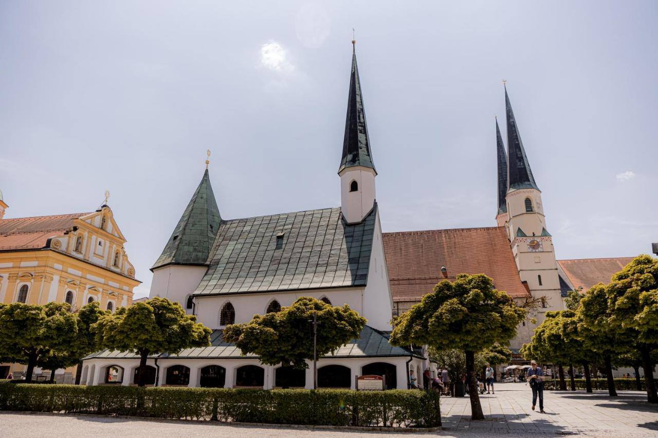 C4S Come4Stay Altoetting - 3-Zi Whg I Zentrale Lage I Parkplatz I Balkon I Wifi I Smarttv I 1 Kingsize, 1 Queensize Bett I Office Arbeitsplatz I Wohnbereich Mit Couch Und Essbereich I Voll Ausgestattete Kueche I Nespresso المظهر الخارجي الصورة
