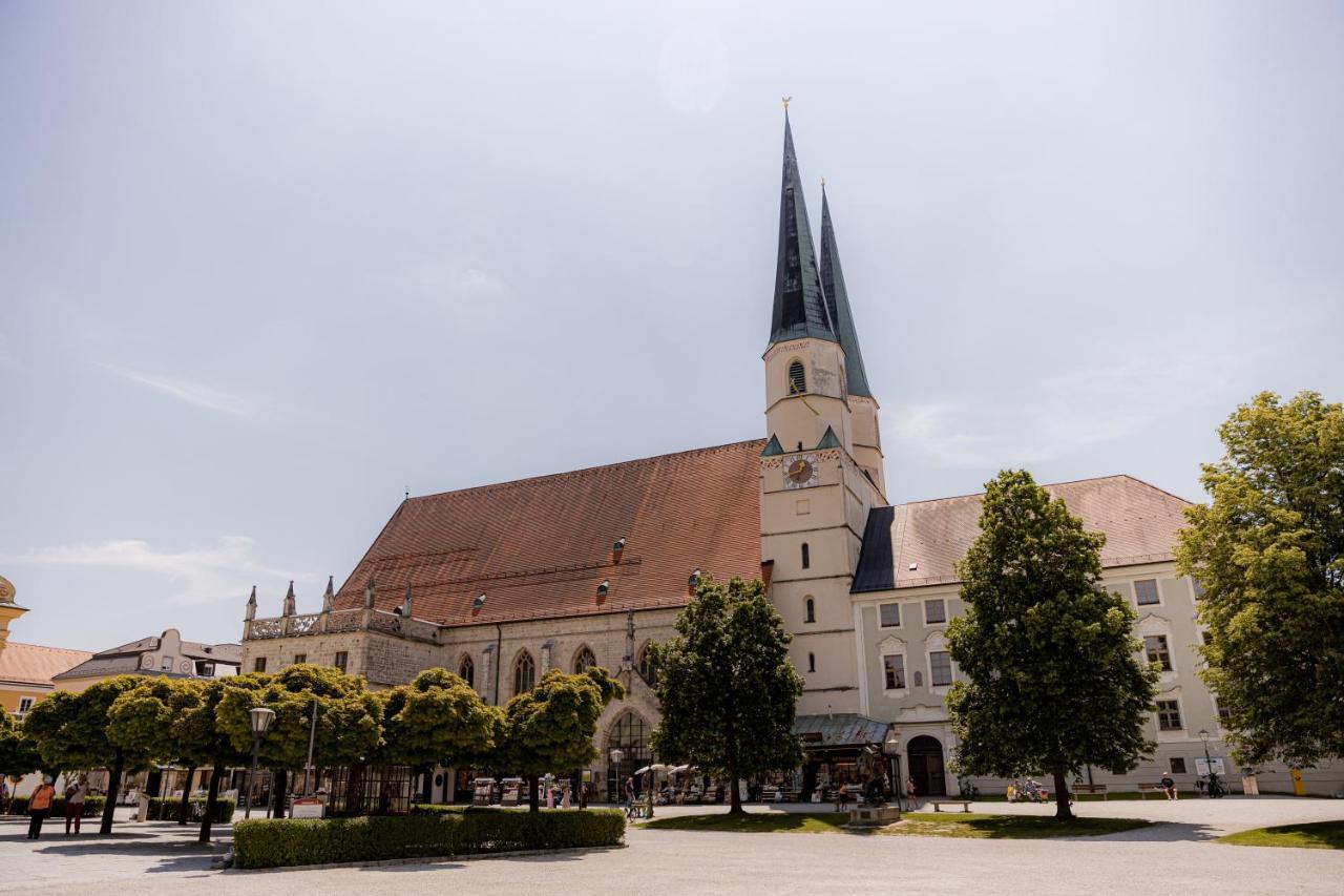 C4S Come4Stay Altoetting - 3-Zi Whg I Zentrale Lage I Parkplatz I Balkon I Wifi I Smarttv I 1 Kingsize, 1 Queensize Bett I Office Arbeitsplatz I Wohnbereich Mit Couch Und Essbereich I Voll Ausgestattete Kueche I Nespresso المظهر الخارجي الصورة